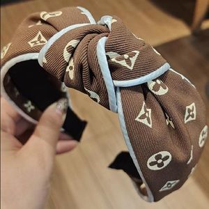 NWT BROWN LETTER KNOT HAIR HEADBAND IN COTTON